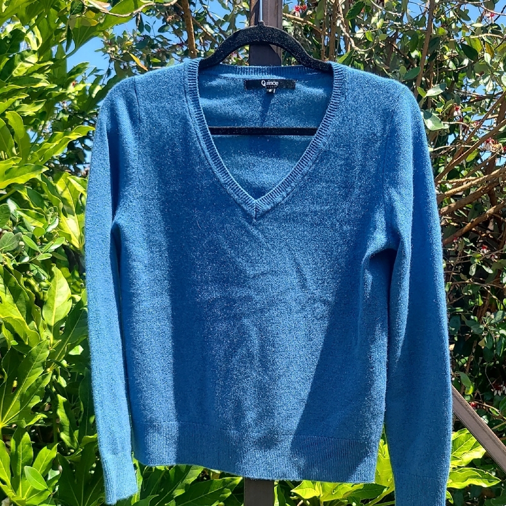 Quince 100% Cashmere V-Neck Blue Sweater Size Small